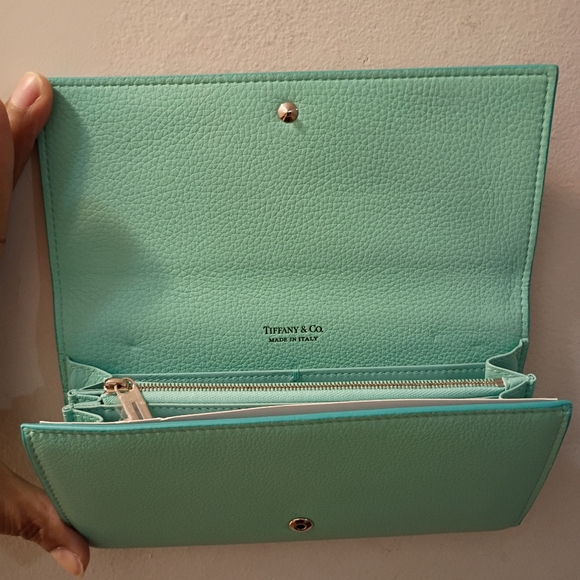 Tiffany & Co. NWOT, Women's, Continental Wallet, Snap Closure, Color Turquoise - Picture 6 of 16
